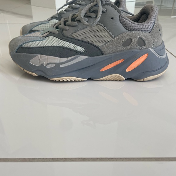 Adidas YEEZY 700 Boost Inertia - Picture 6 of 11